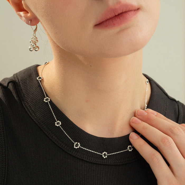 Dari Flower Necklace