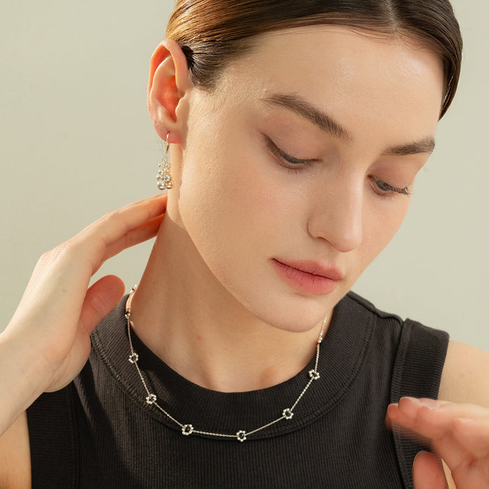 Dari Flower Necklace