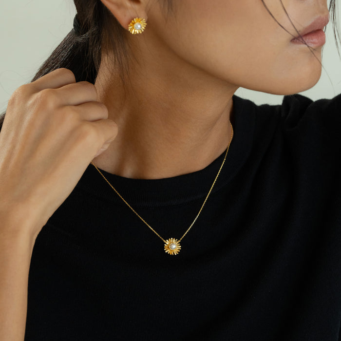 Flora Pearl Necklace