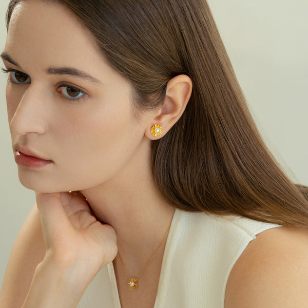 Flora Pearl Stud Earrings alternate view