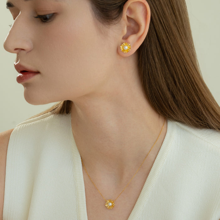 Flora Pearl Stud Earrings