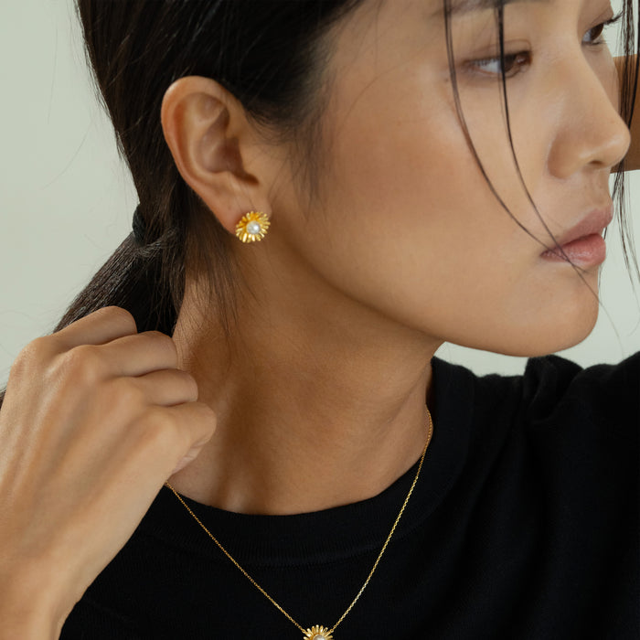 Flora Pearl Stud Earrings