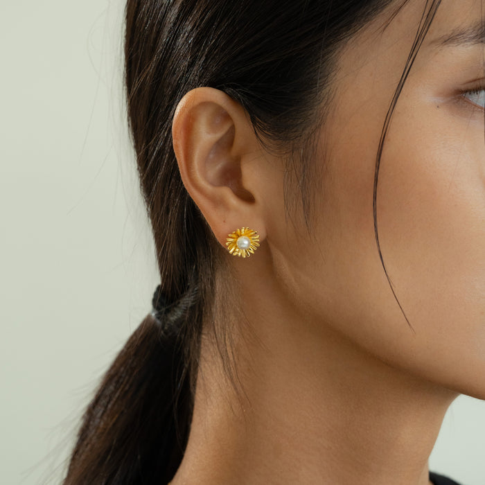 Flora Pearl Stud Earrings