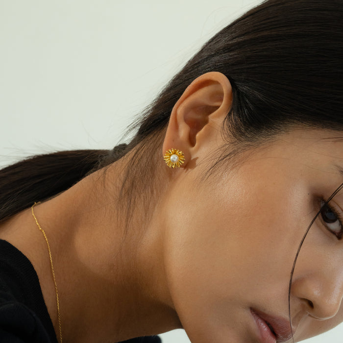 Flora Pearl Stud Earrings