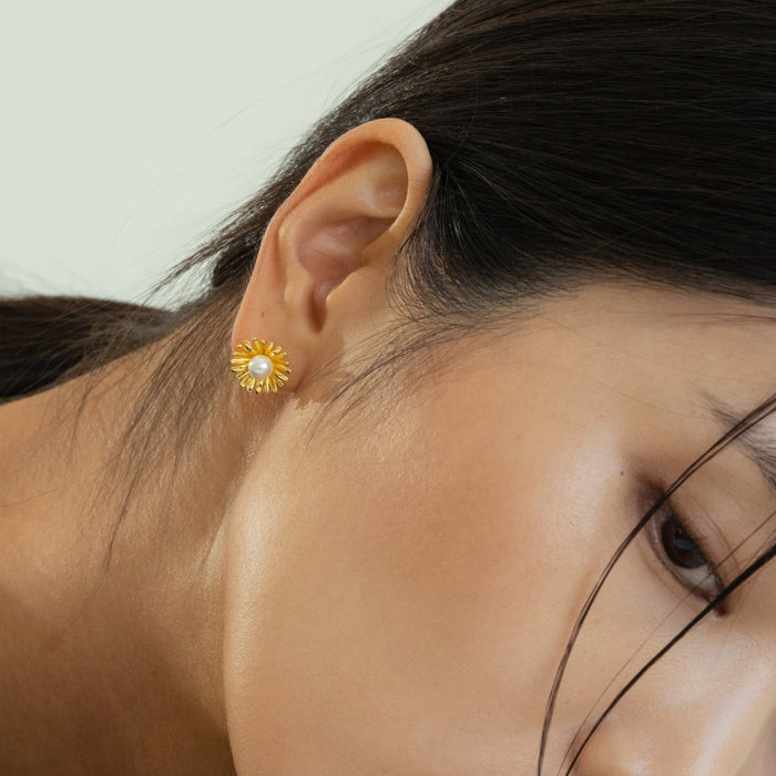 Flora Pearl Stud Earrings