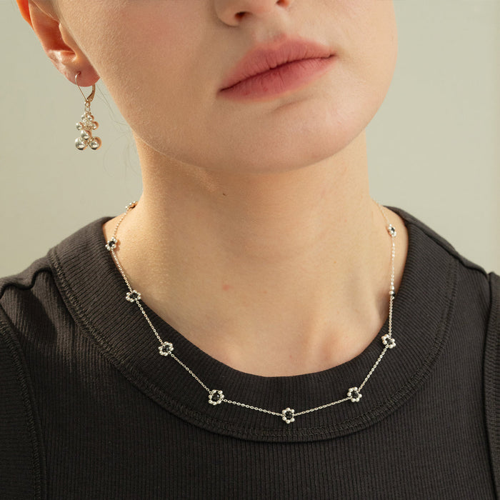 Dari Flower Necklace