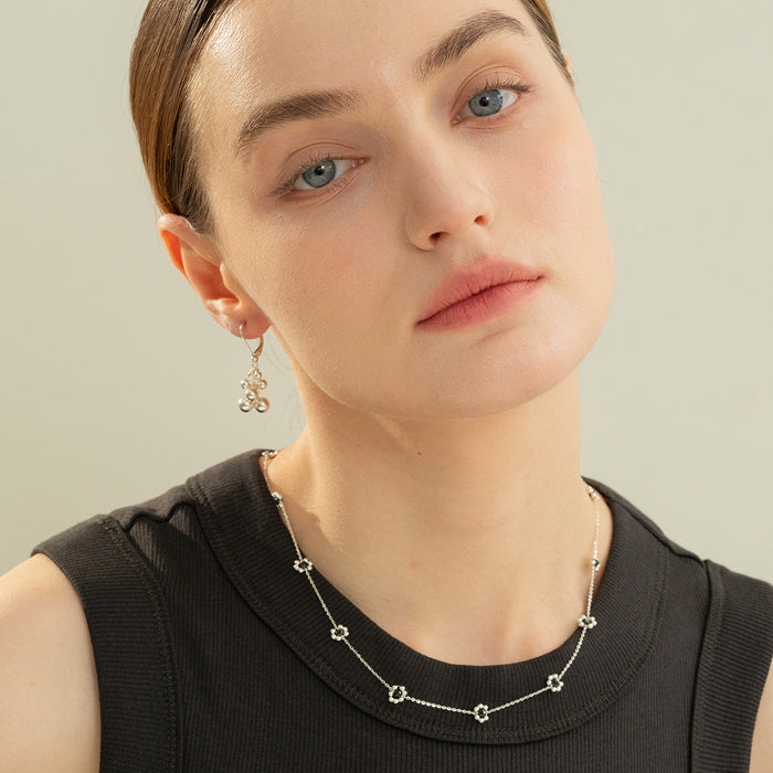 Dari Flower Necklace